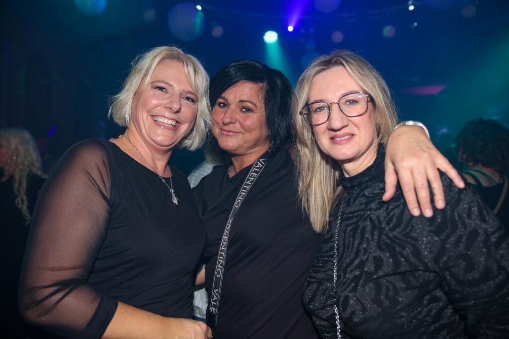 Pixelsaint fotografie cosacks dance party dez 25 1