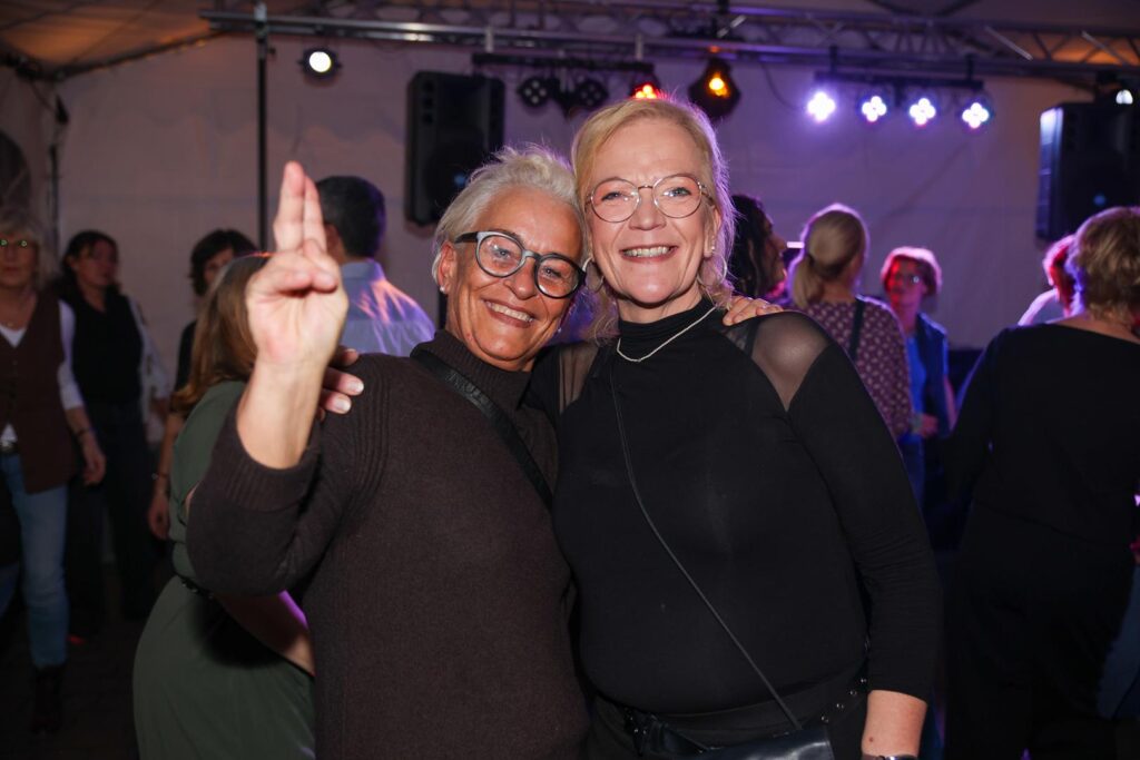 Pixelsaint fotografie cosacks dance party dez 25 1