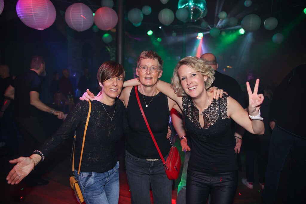 Pixelsaint fotografie cosacks dance party dez 25 1