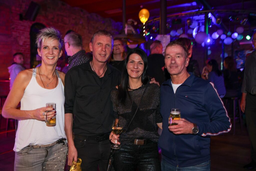 Pixelsaint fotografie cosacks dance party dez 25 1