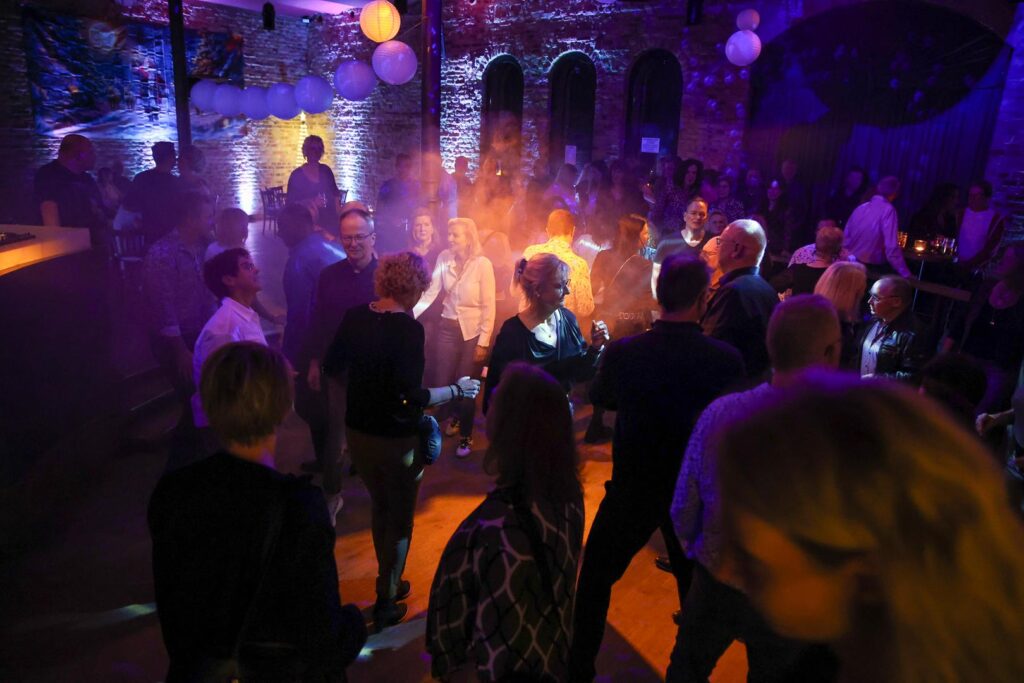 Pixelsaint fotografie cosacks dance party dez 25 1