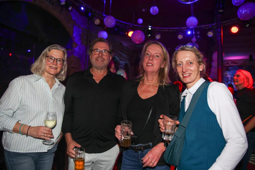 Pixelsaint fotografie cosacks dance party dez 25 1