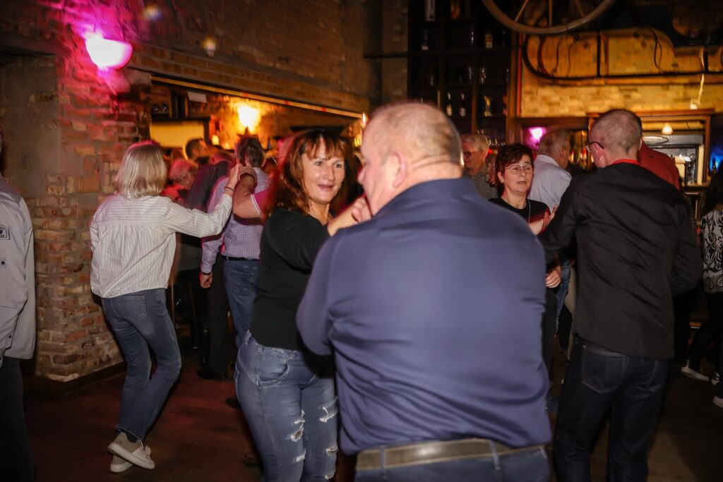 Pixelsaint fotografie cosacks dance party dez 25 1