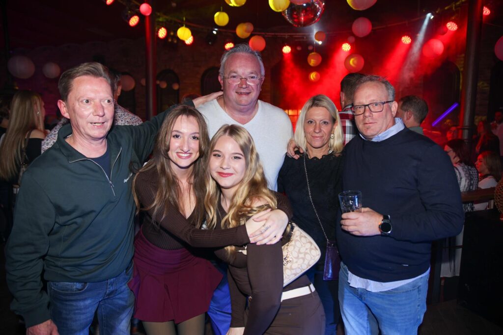 Pixelsaint fotografie cosacks dance party dez 25 1